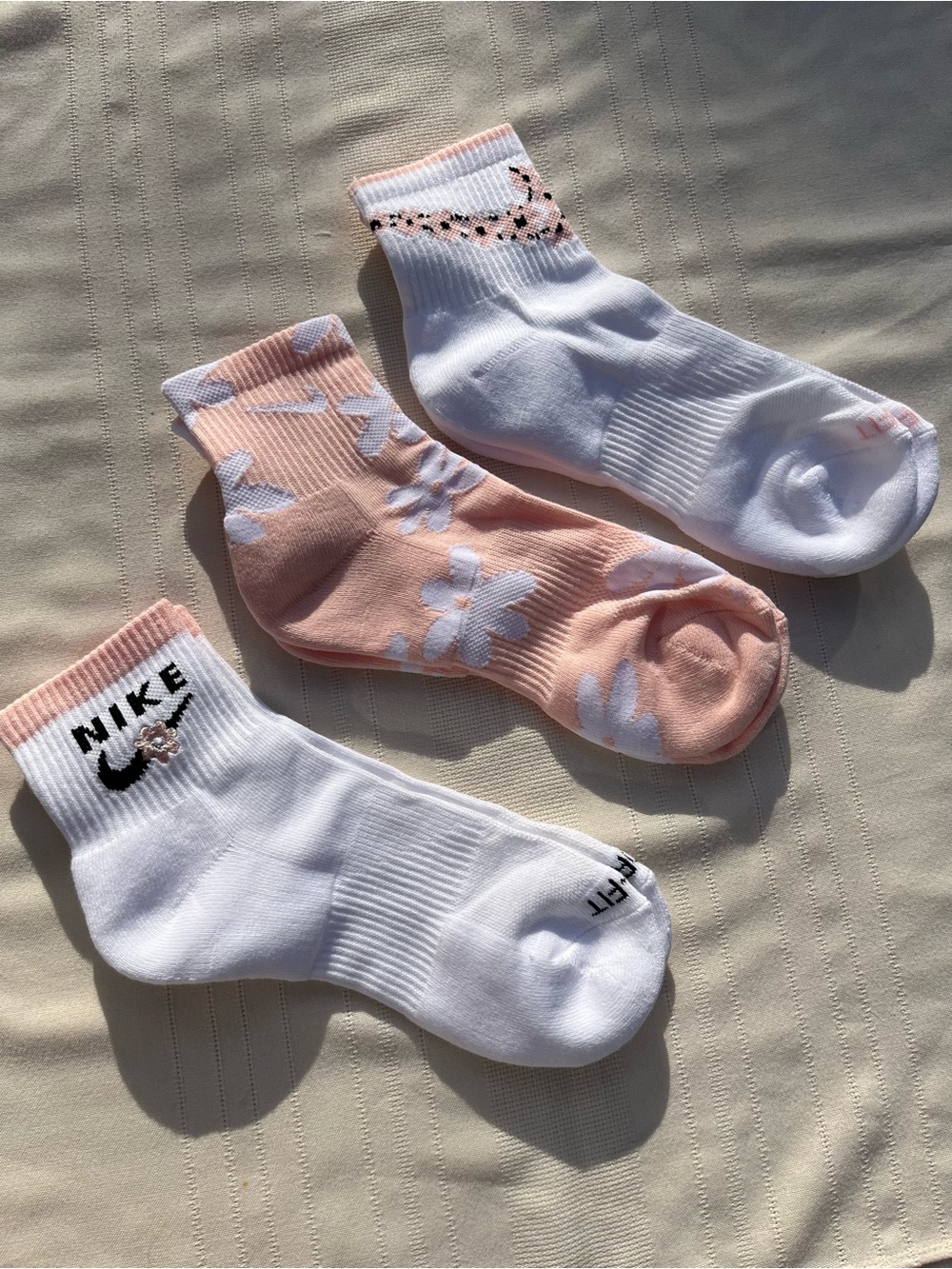 Nike DriFit White & Pink Ankle Socks - 3-Pack - Picture 14 of 14